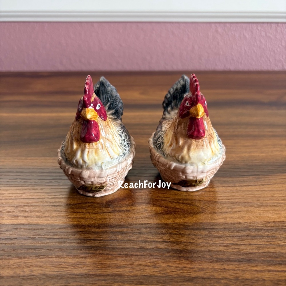 Harry & David Chicken Salt And Pepper Shakers Hen Rooster In Basket Ceramic